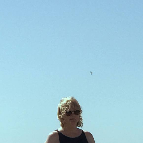 Meet your Posher, Beth - Picture 1 of 1